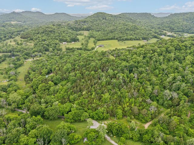 1840 Lick Creek Rd, Hartsville, TN 37074