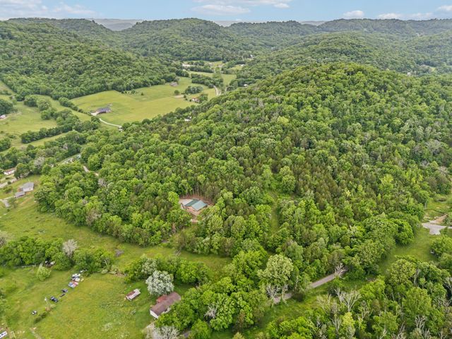 1840 Lick Creek Rd, Hartsville, TN 37074