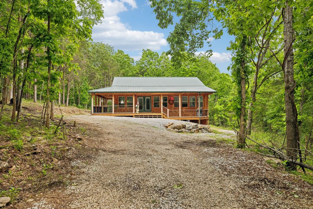 1840 Lick Creek Rd, Hartsville, TN 37074