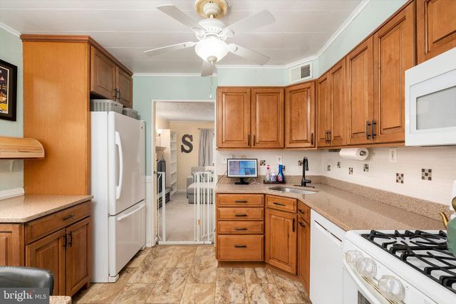 19 DUNMORE AVE, Ewing, NJ 08618