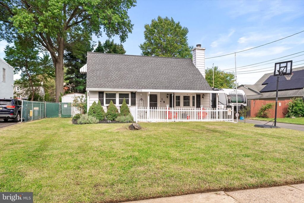 19 DUNMORE AVE, Ewing, NJ 08618