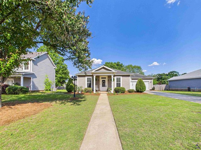 216 Charlestown Way, Bonaire, GA 31005