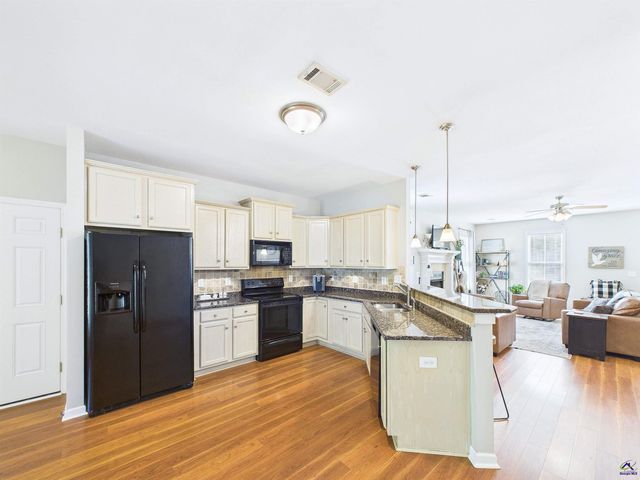 216 Charlestown Way, Bonaire, GA 31005