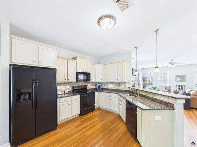 216 Charlestown Way, Bonaire, GA 31005