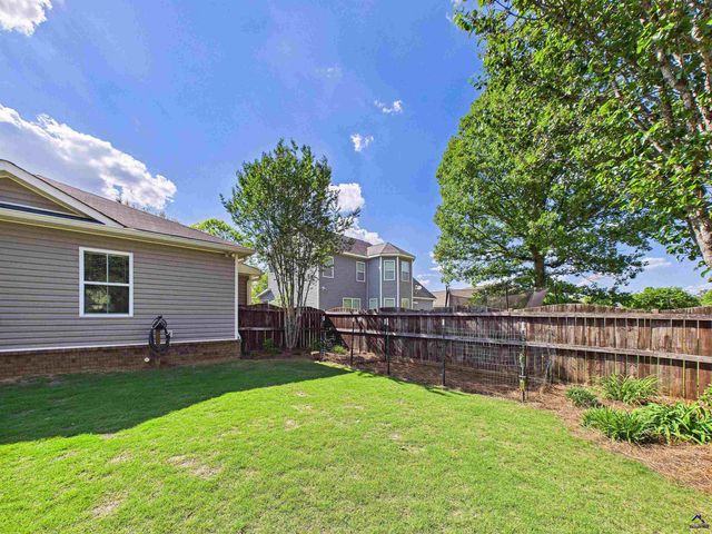 216 Charlestown Way, Bonaire, GA 31005