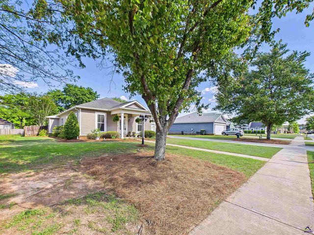 216 Charlestown Way, Bonaire, GA 31005