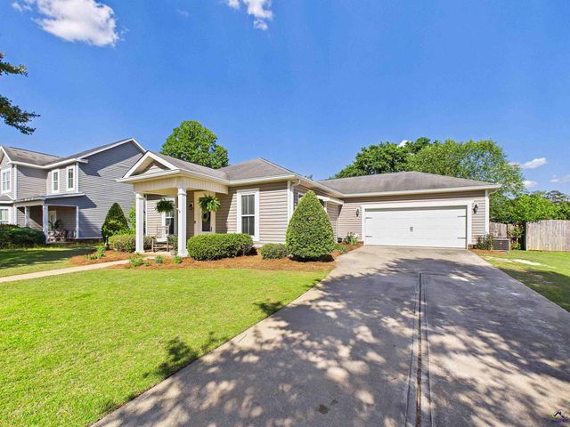 216 Charlestown Way, Bonaire, GA 31005