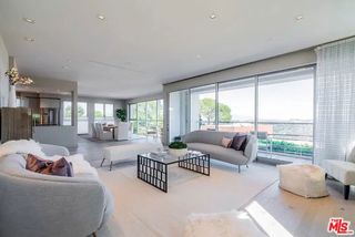 2391 Roscomare 201, Los Angeles, CA 90077