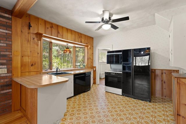 41 Pine Grove Ave, Sharon, MA 02067