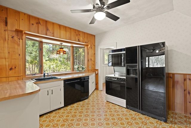 41 Pine Grove Ave, Sharon, MA 02067