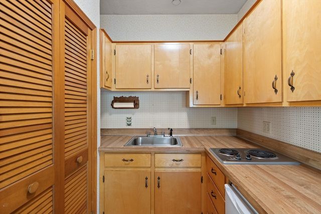 41 Pine Grove Ave, Sharon, MA 02067