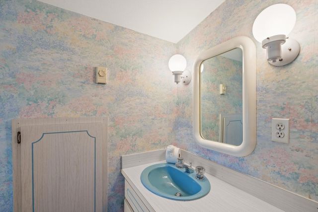 41 Pine Grove Ave, Sharon, MA 02067