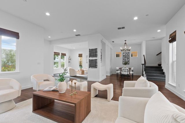 3073 Crocker Dr, Sacramento, CA 95818