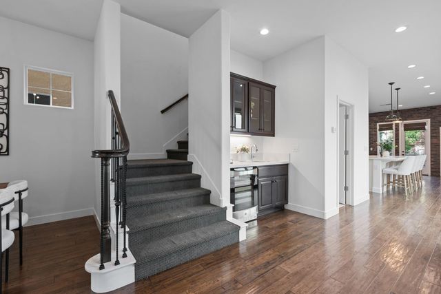 3073 Crocker Dr, Sacramento, CA 95818