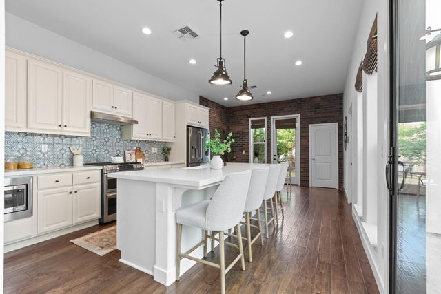 3073 Crocker Dr, Sacramento, CA 95818