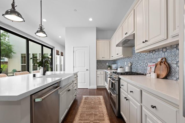 3073 Crocker Dr, Sacramento, CA 95818