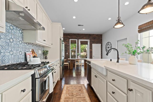 3073 Crocker Dr, Sacramento, CA 95818
