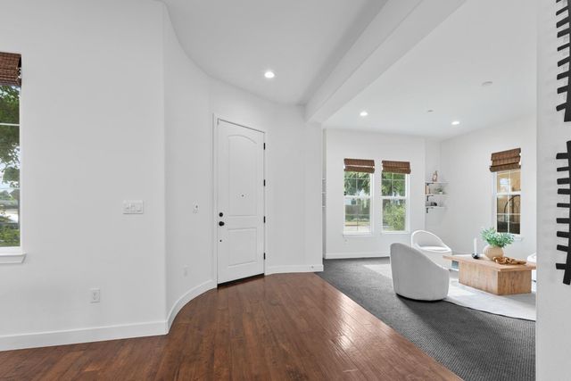 3073 Crocker Dr, Sacramento, CA 95818