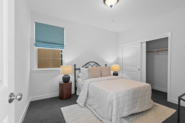 3073 Crocker Dr, Sacramento, CA 95818
