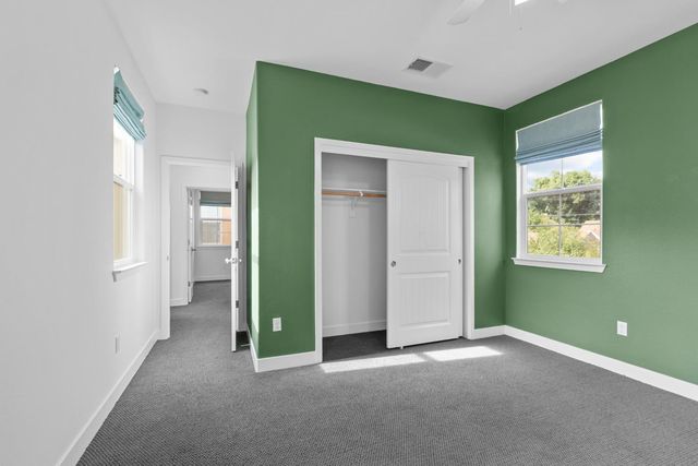 3073 Crocker Dr, Sacramento, CA 95818