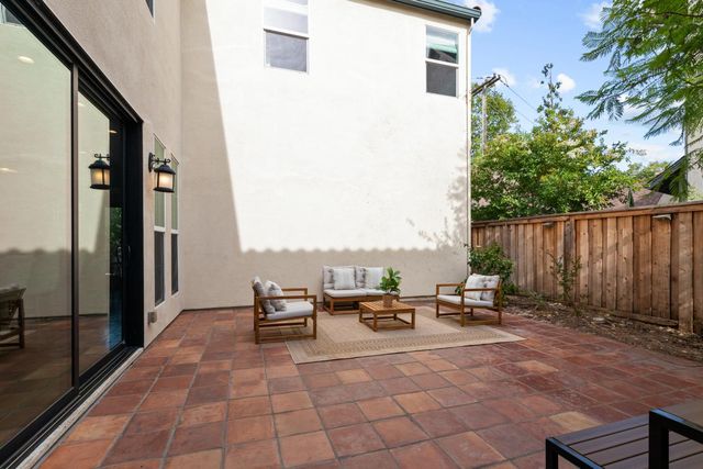 3073 Crocker Dr, Sacramento, CA 95818