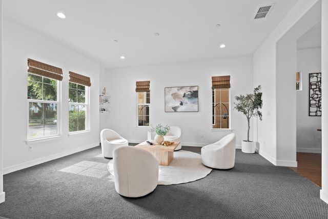 3073 Crocker Dr, Sacramento, CA 95818