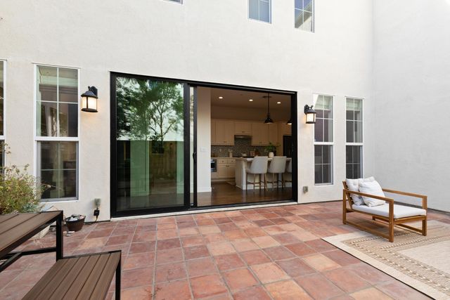 3073 Crocker Dr, Sacramento, CA 95818