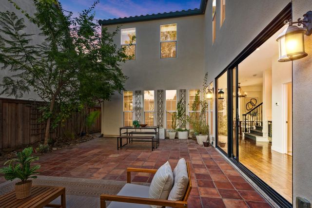 3073 Crocker Dr, Sacramento, CA 95818