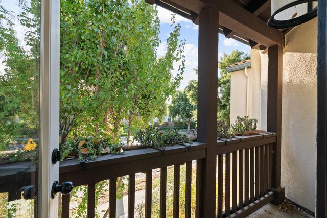 3073 Crocker Dr, Sacramento, CA 95818