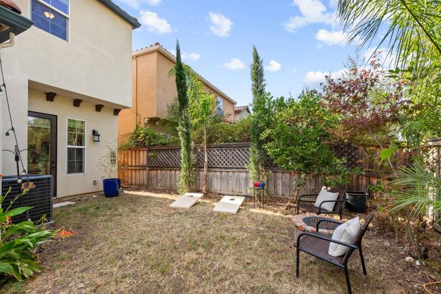 3073 Crocker Dr, Sacramento, CA 95818