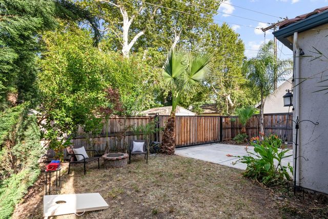 3073 Crocker Dr, Sacramento, CA 95818