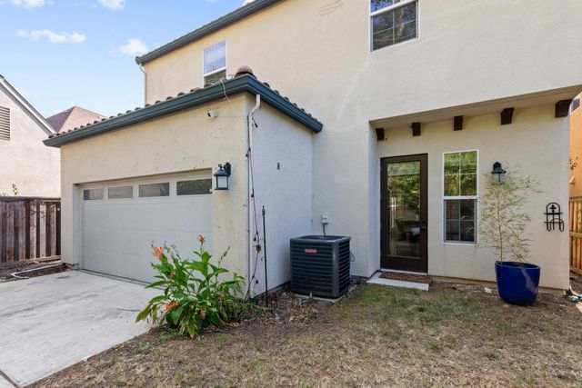 3073 Crocker Dr, Sacramento, CA 95818