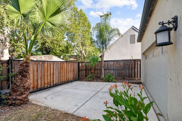 3073 Crocker Dr, Sacramento, CA 95818