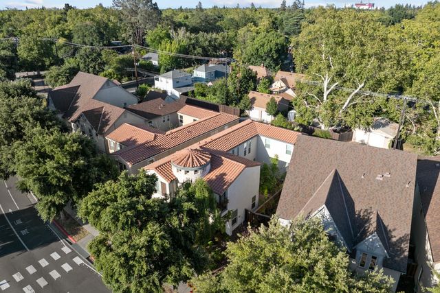 3073 Crocker Dr, Sacramento, CA 95818