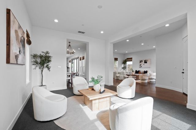 3073 Crocker Dr, Sacramento, CA 95818