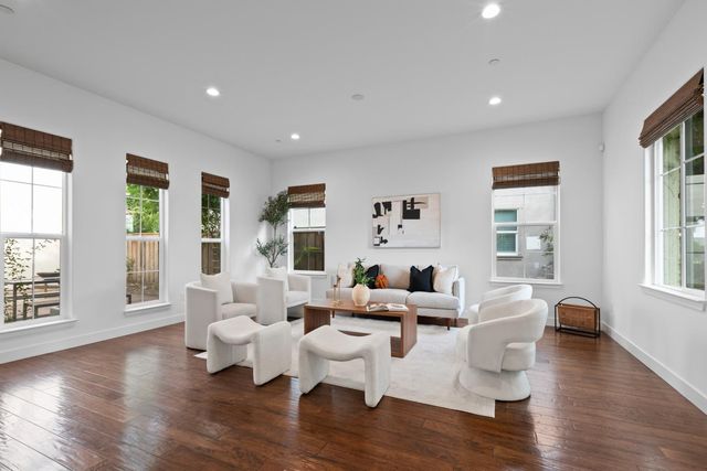 3073 Crocker Dr, Sacramento, CA 95818
