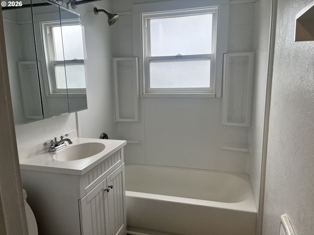 1453 C St, Springfield, OR 97477
