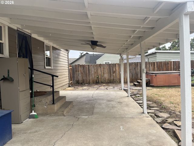 1453 C St, Springfield, OR 97477