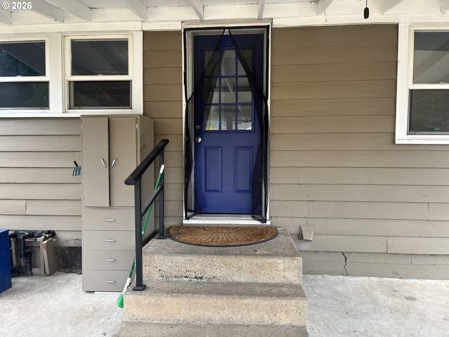 1453 C St, Springfield, OR 97477