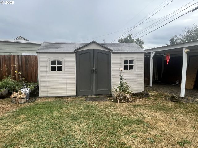 1453 C St, Springfield, OR 97477
