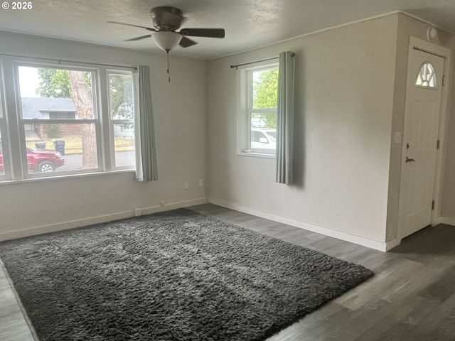 1453 C St, Springfield, OR 97477