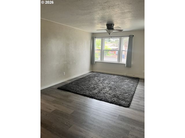 1453 C St, Springfield, OR 97477
