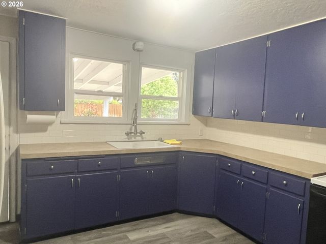 1453 C St, Springfield, OR 97477