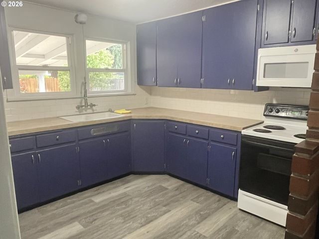1453 C St, Springfield, OR 97477
