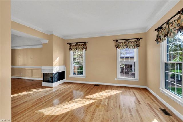 111 Manassas LOOP, Yorktown, VA 23693