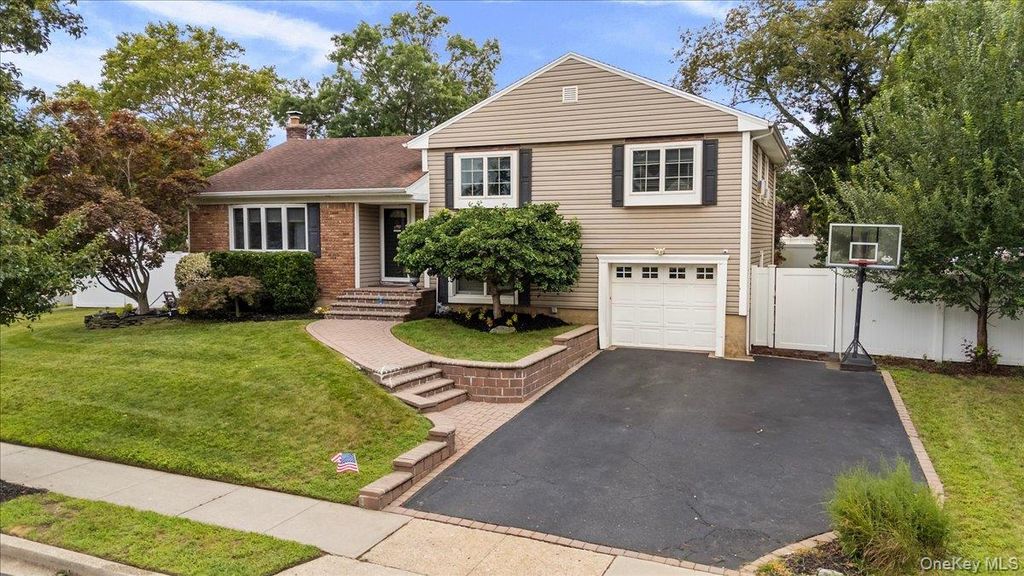 15 Eleanor Road, Plainview, NY 11803 — photo 2