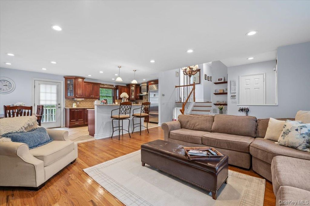 15 Eleanor Road, Plainview, NY 11803 — photo 3
