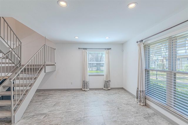 10010 Knoboak Drive 33, Houston, TX 77080