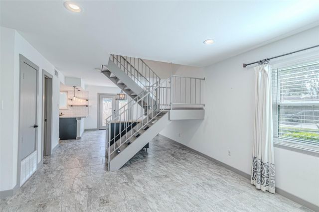 10010 Knoboak Drive 33, Houston, TX 77080