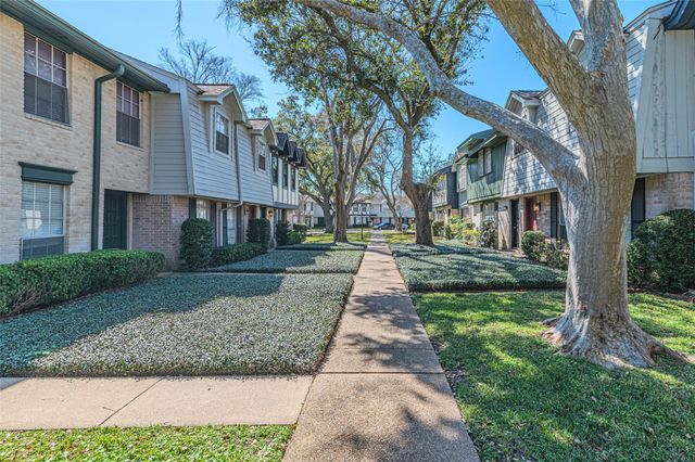 10010 Knoboak Drive 33, Houston, TX 77080